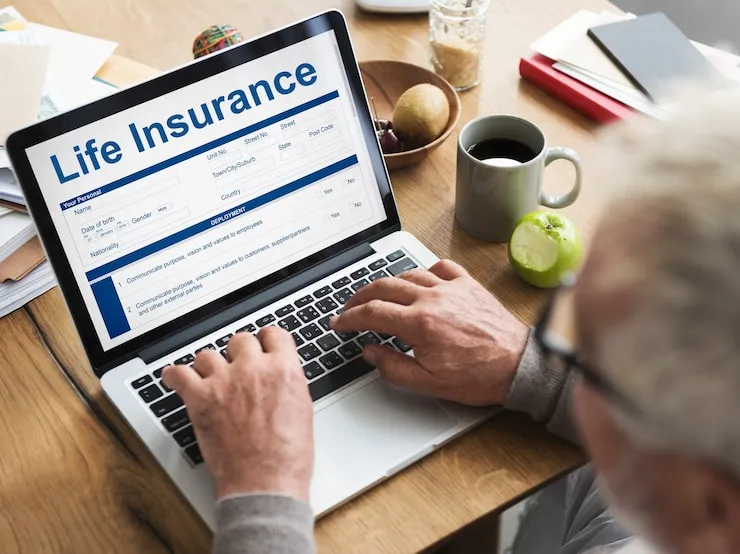life-insurance-policy-terms-use-concept_53876-132761_w740